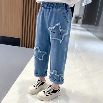 Брюки для девочек весенне-осенняя корейская детская одежда 2023, осенние модные джинсы, осенние брюки с дырками и пятиконечной звездой, джинсы.