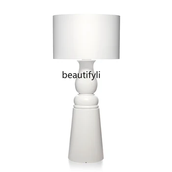 Дизайнерский светильник Nordic Living Room для торшера с роскошной атмосферой, Вертикальная Лампа Сбоку Гостиничного Дивана