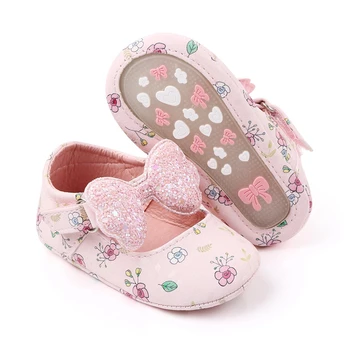 Повседневная обувь с цветочным рисунком для маленьких девочек, мокасины, блестки, бант, обувь на плоской подошве из искусственной кожи, нескользящие кроссовки принцессы, Первые ходунки