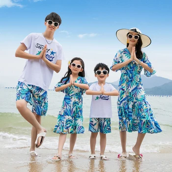 Подходящие друг к другу наряды для семьи, летние пляжные платья для мамы и дочки, богемная футболка для папы и сына + шорты, одежда для пары, отдых на море