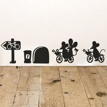 Черная гравировка Мультяшная мышь, катающаяся на велосипеде, Наклейки для украшения стен гостиной
